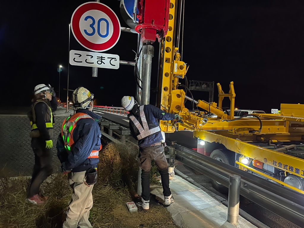 夜間道路作業